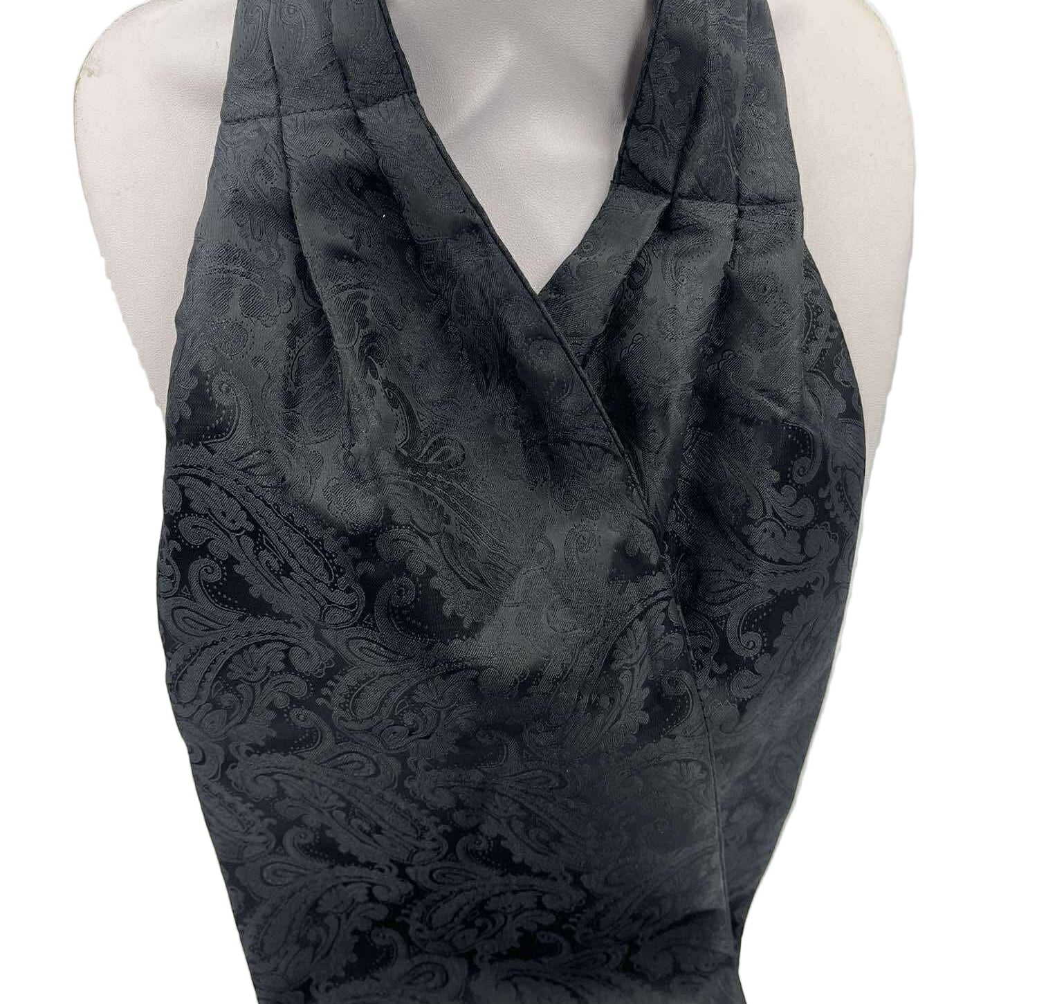 Classical vintage black paisley patterned cravar