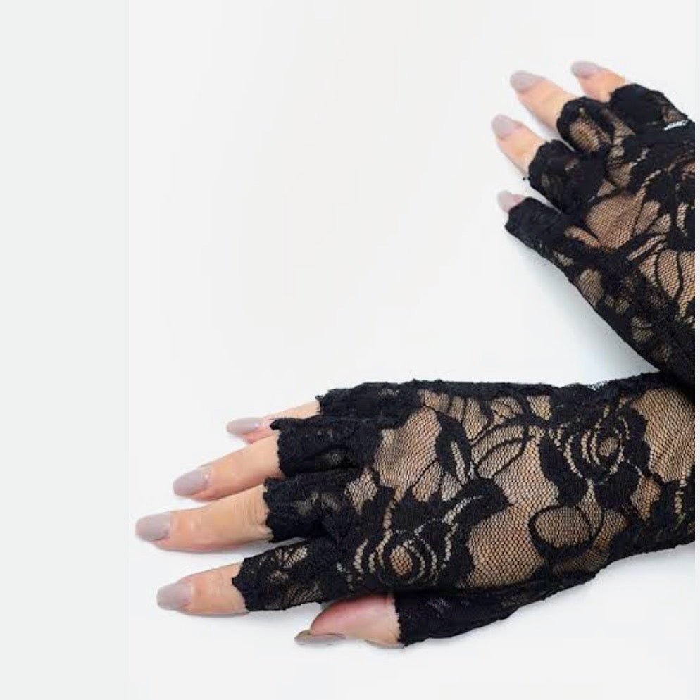 Black lace gloves for ladies, wrist length