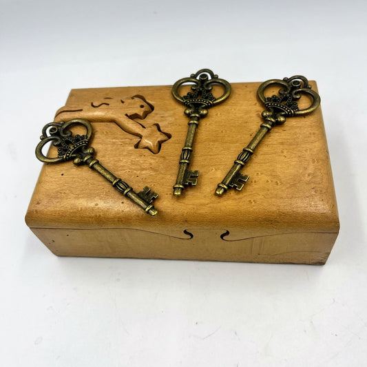 Bronze Antique Keys for decor or craft (set of 4)