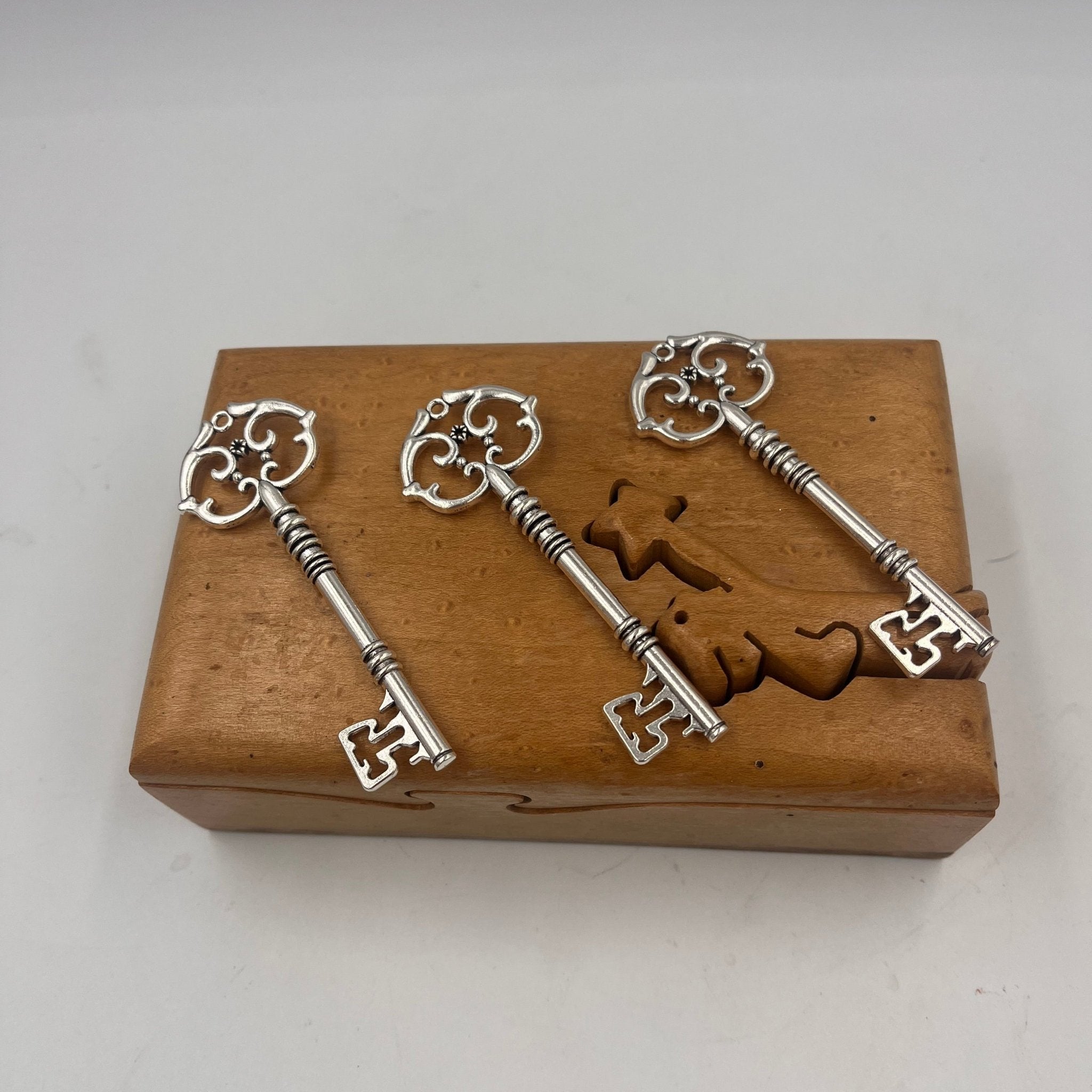 Set Of 3 units: Silver Steampunk Metal Antique Style keys