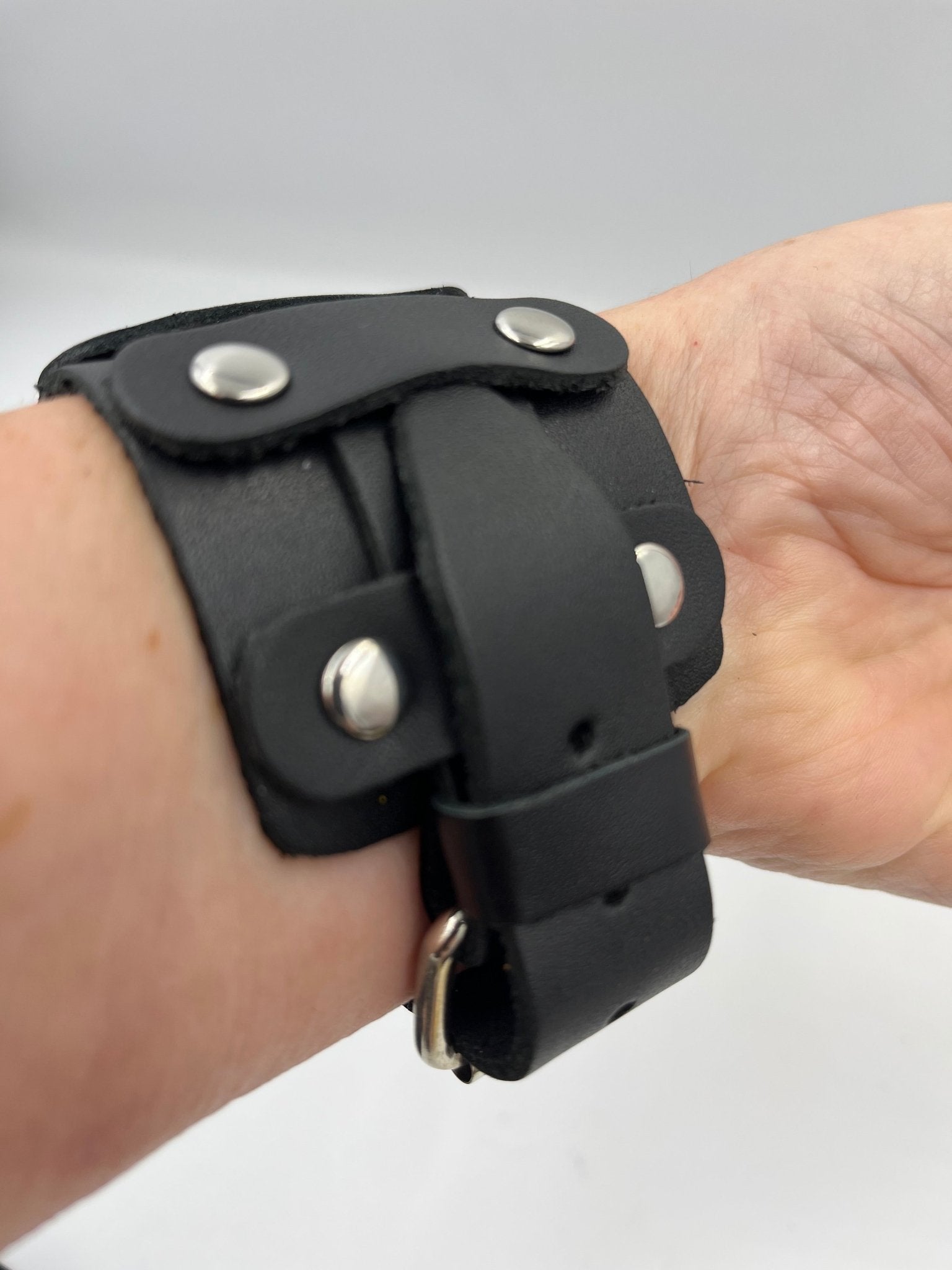 Steampunkgear black leather armband